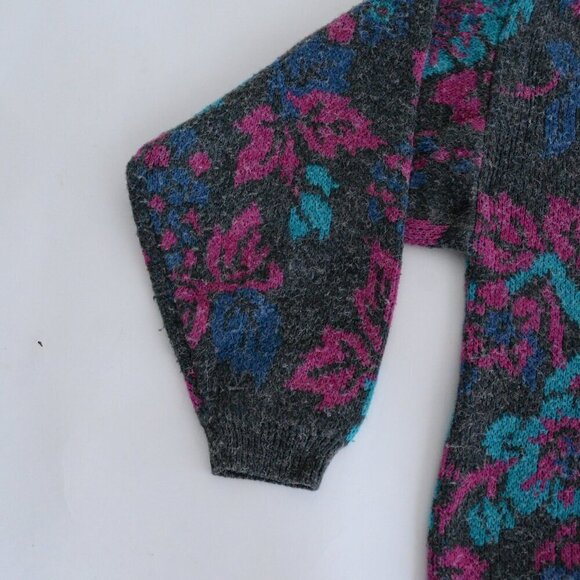 Vintage White Oaks Grey w Pink Teal Floral Knit Crewneck Sweater M - Picture 8 of 13